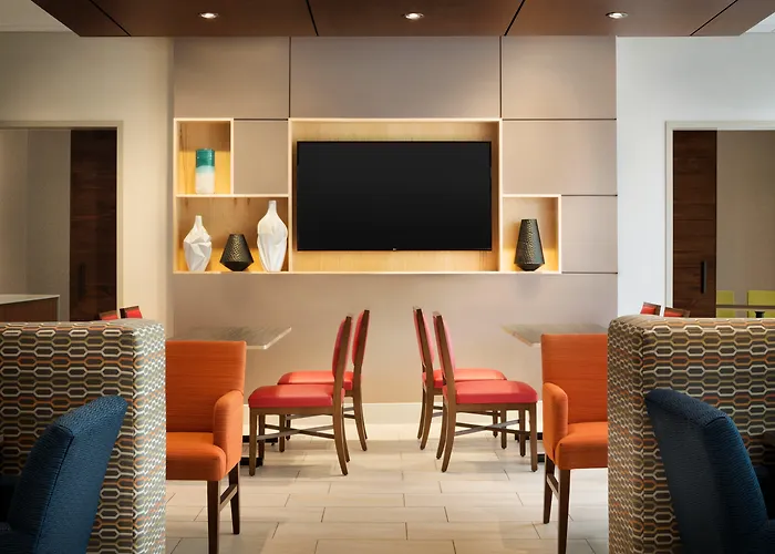 Holiday Inn Express & Suites - Savannah W - Chatham Parkway By Ihg